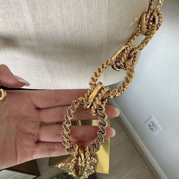 ST JOHN Custom Vintage Gold Tone Chain Belt Logo Hook RARE - Picture 10 of 12